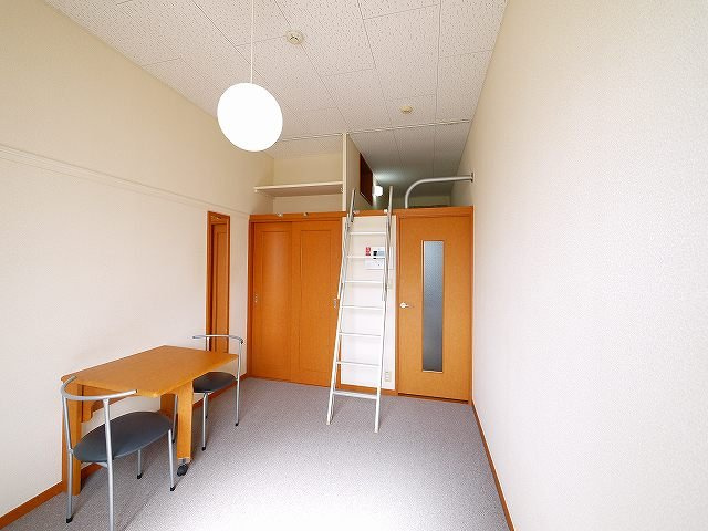 レオパレス売間サニーヒルのその他|明るい洋室です。