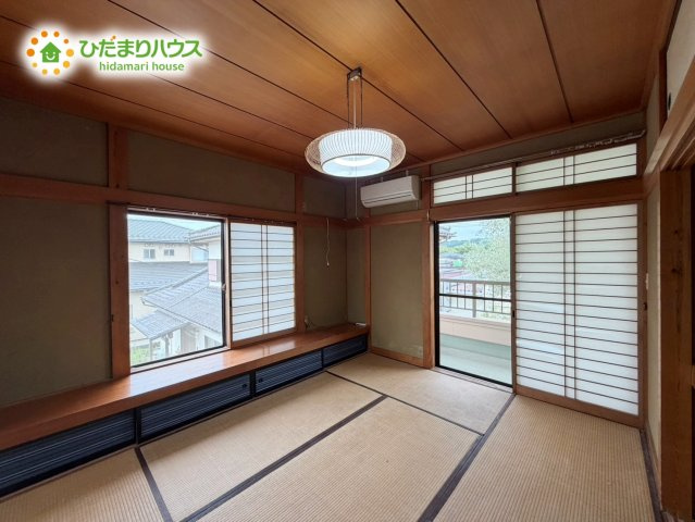 いわき市平赤井比良2丁目　中古戸建の寝室|バルコニーに面していて、たっぷり光りの入る明るい主寝室です！