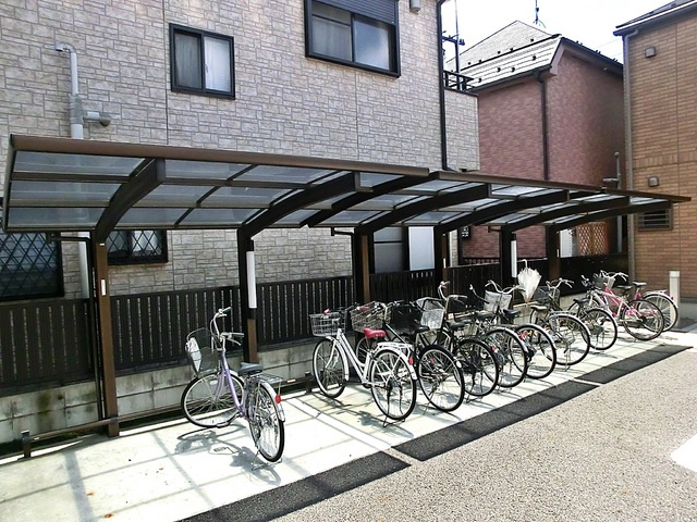 グラン　セーヌⅡのその他共用部分|屋根つきの駐輪スペースです♪