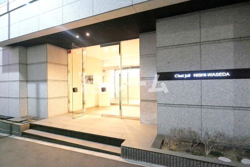 新宿区西早稲田３丁目の賃貸マンションのエントランス