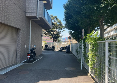 【駐輪場】 | グランマーレ本厚木 | マンションの駐輪場は、事前に空きがあるか確認を取ると安心です。せっかく入居したのに駐輪スペースがない！なんてことになったら大変ですよね。そこで、内見時や購入前にはまず事前に確認しておくと良いでしょう。