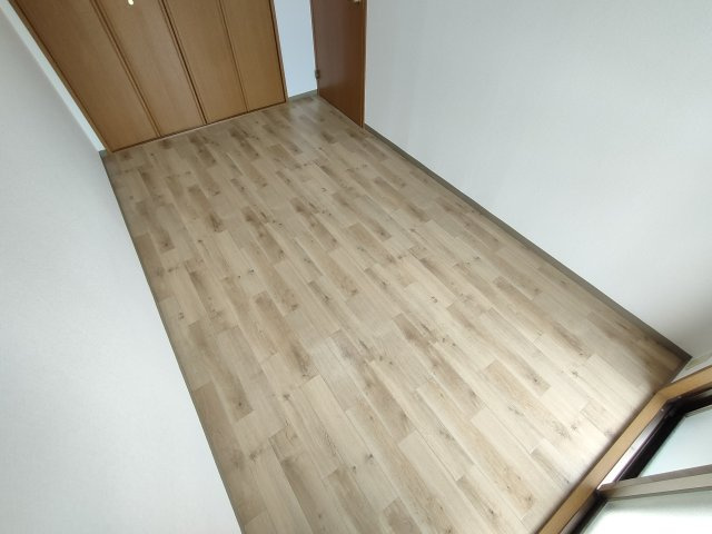 ヴィヴァレ東岩槻の洋室|明るい洋室です