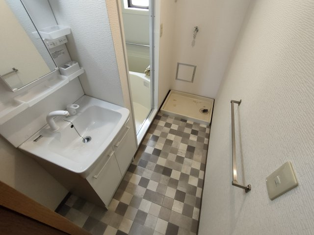 ヴィヴァレ東岩槻の洗面所|ゆったりとスペースのある洗面所