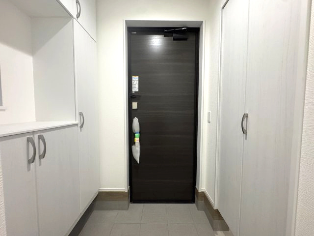 明石市魚住町西岡新築戸建B号棟の玄関