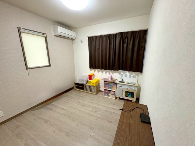「乾太くんエアコンつき平屋」高知市長浜　中古一戸建ての洋室|エアコンが3台ついているので諸経費が抑えられます！