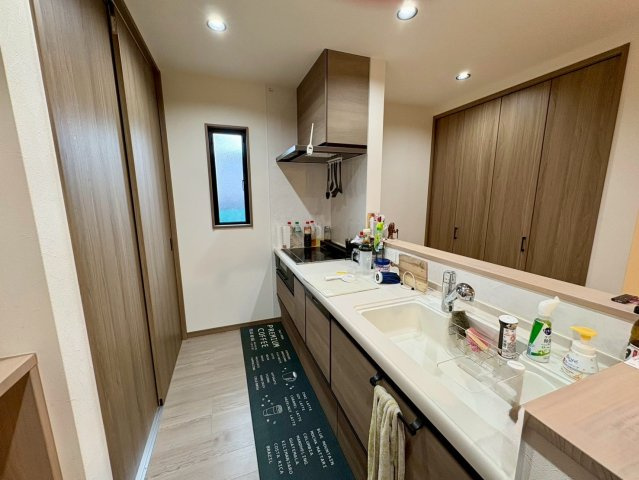 「乾太くんエアコンつき平屋」高知市長浜　中古一戸建てのキッチン|憧れの人造大理石トップのキッチン♪IHコンロ＋食洗器つき☆