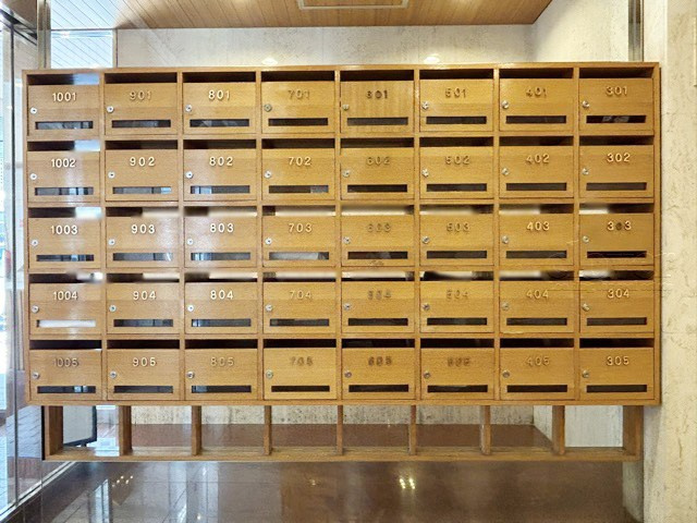 【設備】 | グランドメゾン麻布十番館 | ロック式の集合ポスト。セキュリティや個人情報に対する意識の高まりが強い昨今では、ポストにロックがかかることも大事なポイントになります。～即日のご見学可能～　お問合せはお気軽にどうぞ。