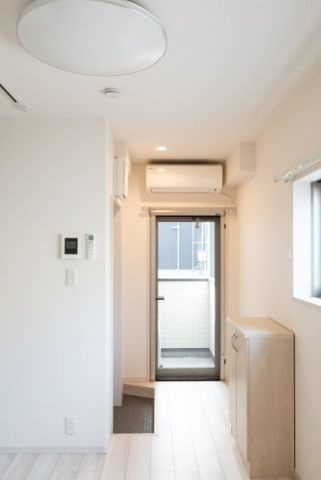 アルシオーネ町屋の玄関