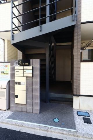 アルシオーネ町屋のエントランス