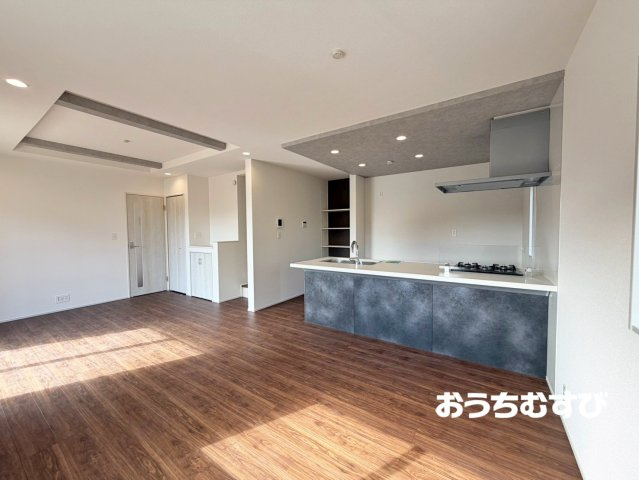 春日井市上条町6丁目(全5棟)の居間・リビング