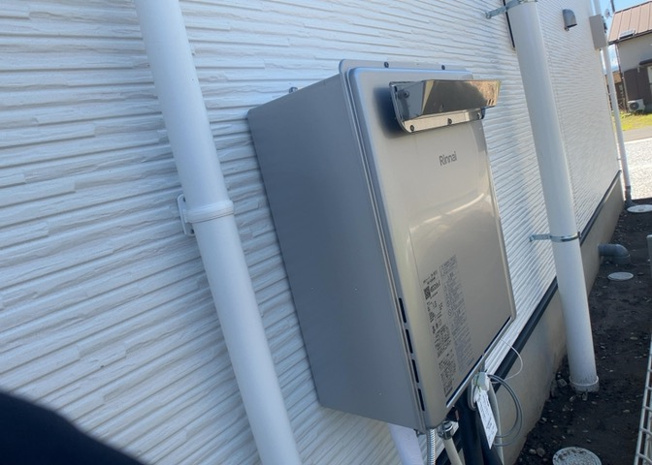 【発電・温水設備】 | 省エネ給湯器とは従来型の給湯器より熱効率が高く、少ない燃料でたくさんのお湯を沸かすことが出来る高効率な給湯器のことを指します。また、省エネ給湯器には種類があり、利便性や効果なども様々です。