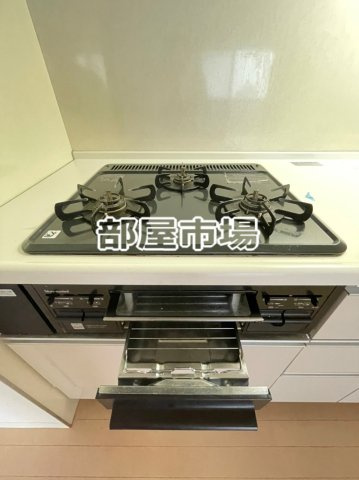 フィオーレ元浅草のキッチン|3口コンロ