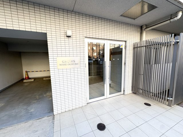 グロース西荻窪のエントランス|グロース西荻窪：「西荻窪」駅徒歩９分！