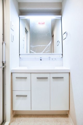 グロース西荻窪の独立洗面台|グロース西荻窪：三面鏡付き洗面化粧台です！