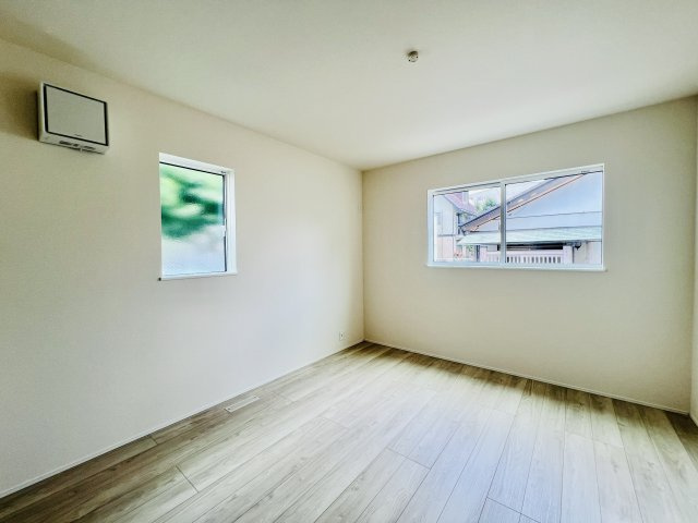 前橋市朝倉町の洋室|7.5帖の広々とした洋室は、大きいベッドを設置してもゆとりのある空間♪
WIC付き