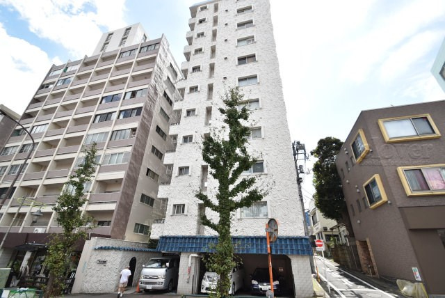 【現況写真】 | マンションヴィップ目黒 | 前面道路と外観の様子です。～即日のご見学可能～　お問合せはお気軽にどうぞ。
