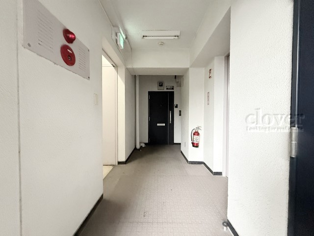 【その他共用部分】 | マンションヴィップ目黒 | 共用廊下です。ここもきれいに清掃されています。周囲のお部屋の様子も、ぜひ伺ってみてください。～即日のご見学可能～　お問合せはお気軽にどうぞ。