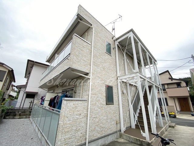 藤沢市鵠沼神明４丁目のアパート