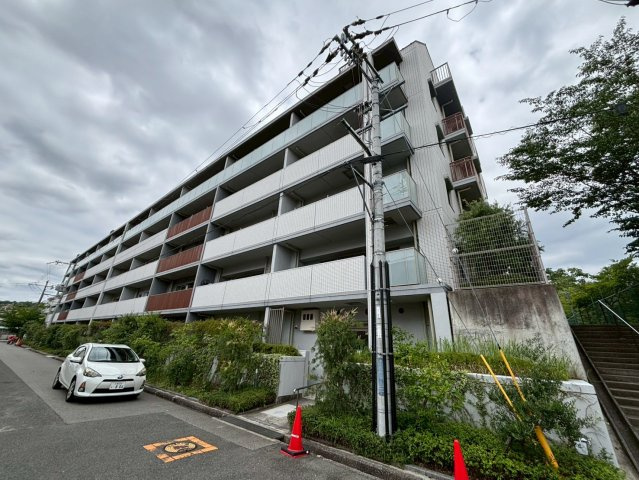 プレミスト千里・古江台