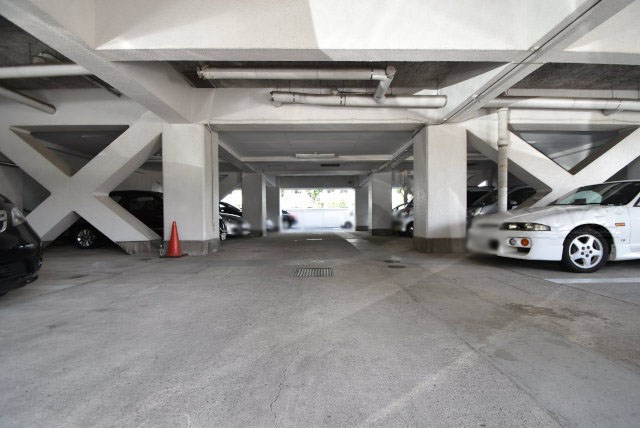 【駐車場】 | シャンボール第二築地 | マンションの駐車場スペース。空きの有無や駐車料金、サイズ規定などについては、改めてお問い合わせください。～即日のご見学可能～　お問合せはお気軽にどうぞ。

