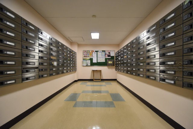 【設備】 | シャンボール第二築地 | 郵便物を受け入れる住民共用のポスト。「集合ポスト」とも呼びます。ここもまた、マンションの「顔」のひとつです。～即日のご見学可能～　お問合せはお気軽にどうぞ。

