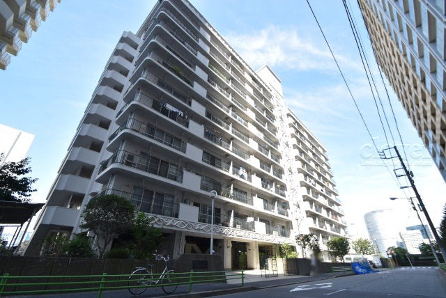 【外観】 | シャンボール第二築地 | 手入れの行き届いた外壁やエントランスなど、「見ればわかる」レベルで清潔感を保ったマンションです。築年数を感じさせない姿で皆様をお出迎えします。～即日のご見学可能～　お問合せはお気軽にどうぞ。
