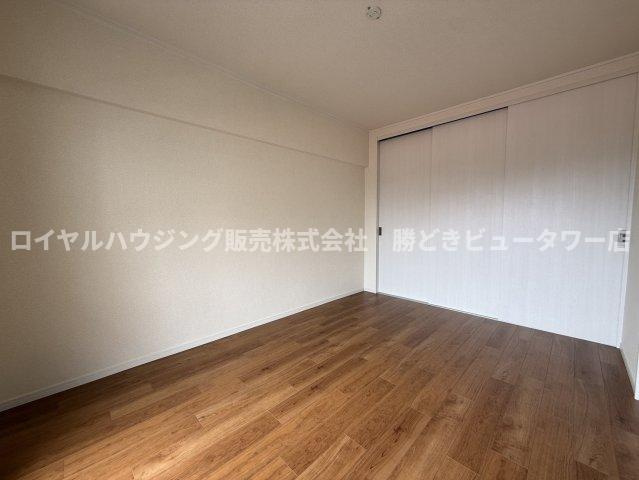 床・収納リフォーム済みの主寝室♪