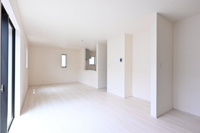 【居間・リビング】 | 太田市第2鳥山中町　リーブルガーデン | フリースペースを大きくとった21.2帖の広々LDK♪