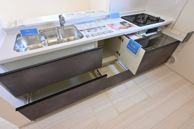 【キッチン】 | 太田市第2鳥山中町　リーブルガーデン | 収納も大容量で深いお鍋や食器もしっかり仕舞えます♪