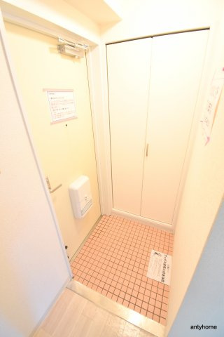 成小路ハイツ　仲介手数料無料の玄関
