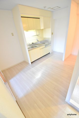 成小路ハイツ　仲介手数料無料の居間・リビング