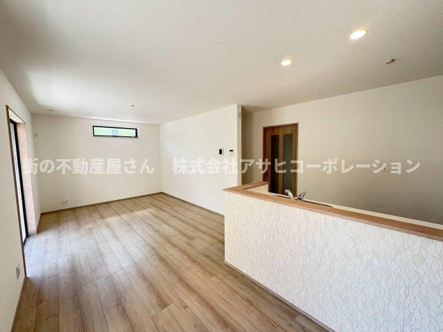 須磨区竜が台6丁目　新築戸建て　A号棟の居間・リビング|家具の配置がしやすく使い勝手のいいリビングです♪