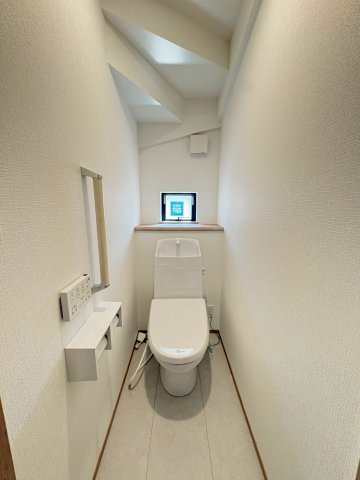須磨区竜が台6丁目　新築戸建て　A号棟のトイレ|シンプルなお手洗いです♪