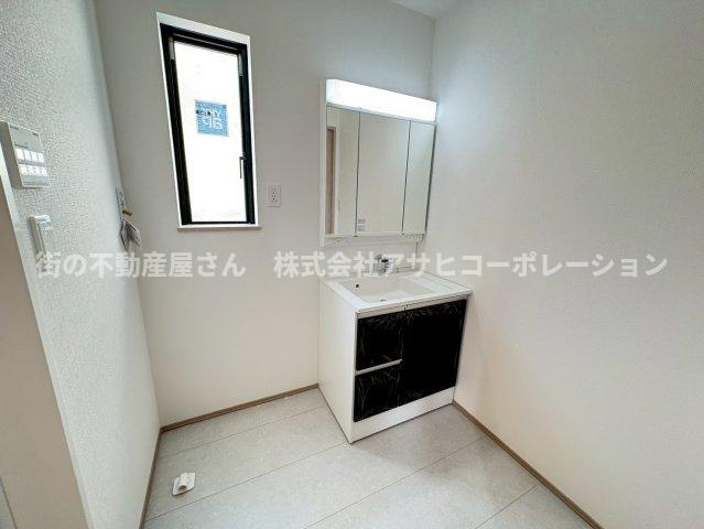 須磨区竜が台6丁目　新築戸建て　A号棟の独立洗面台|洗面所と脱衣所です