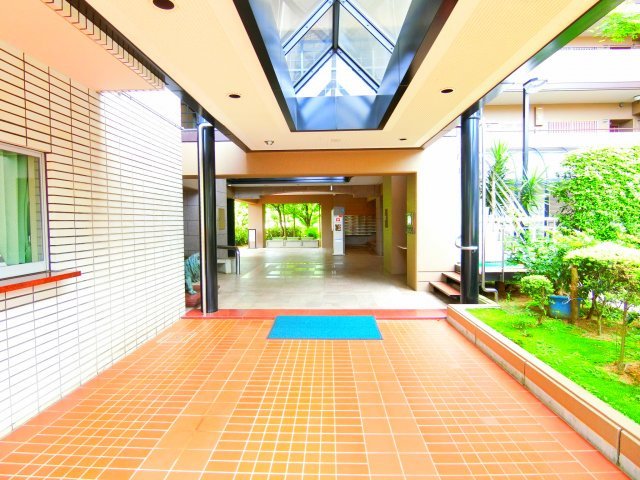 ライオンズマンション千代田弐番館のエントランス