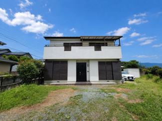 【外観】 | 南アルプス市徳永 平成7年築 建物一新済中古戸建 南西角地 | 外観もとてもきれいなご住宅です。現在空き家の為随時ご見学可能です。