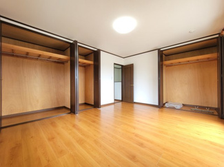 【洋室】 | 南アルプス市徳永 平成7年築 建物一新済中古戸建 南西角地 | 階　洋室　10帖