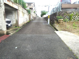【前面道路含む現地写真】 | 川西市松が丘町6の10、6の11　建築条件無土地