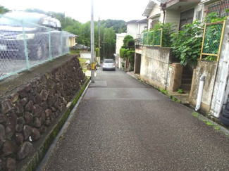 【前面道路含む現地写真】 | 川西市松が丘町6の10、6の11　建築条件無土地