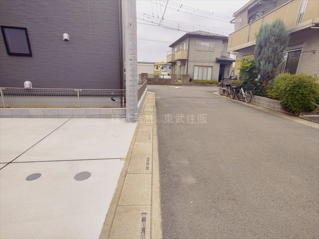 【前面道路含む現地写真】の画像