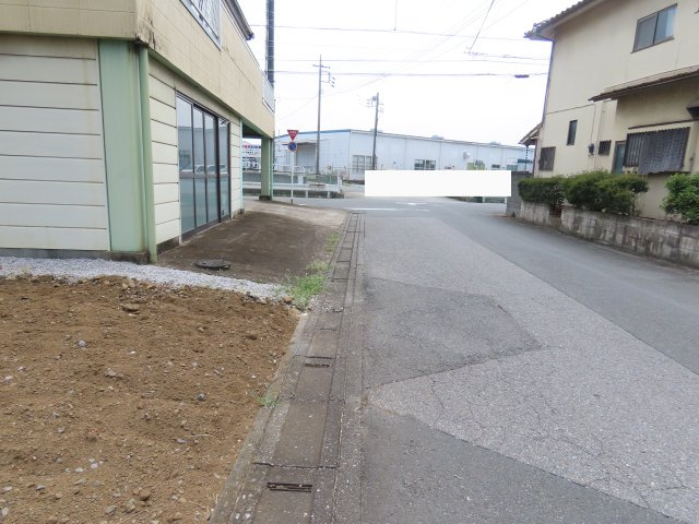 鶴ヶ島市脚折町売地の前面道路含む現地写真