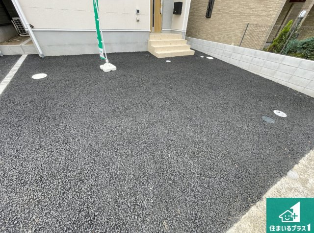 亀岡市柳町　第1期　新築一戸建ての駐車場|駐車スペース！散水栓があるので、こまめに愛車を洗えます！
