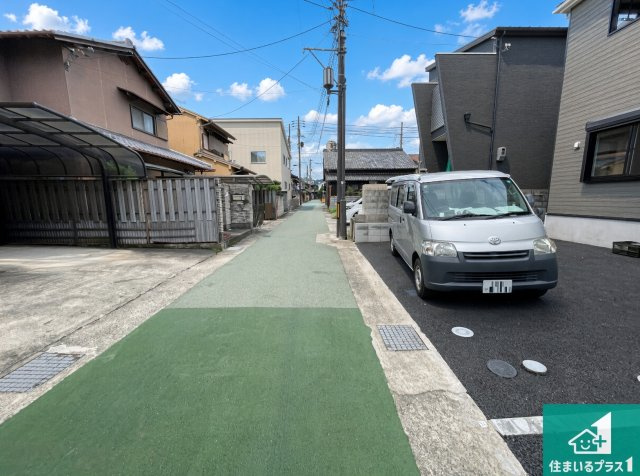 亀岡市柳町　第1期　新築一戸建ての前面道路含む現地写真|車通りの少ない前面道路！お子様がいらっしゃるご家族でも安心！