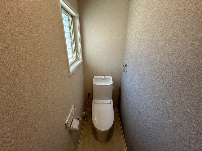 【トイレ】 | 仁川町６丁目中古戸建 | ゆったりとした空間のトイレです