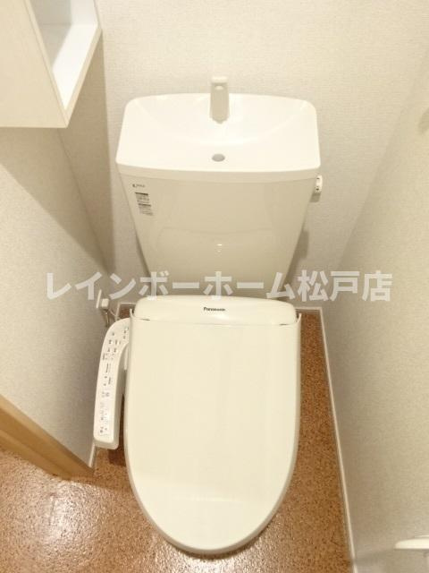 サンシャインビレッジアゼリアＣのトイレ|ゆったりとした空間のトイレです