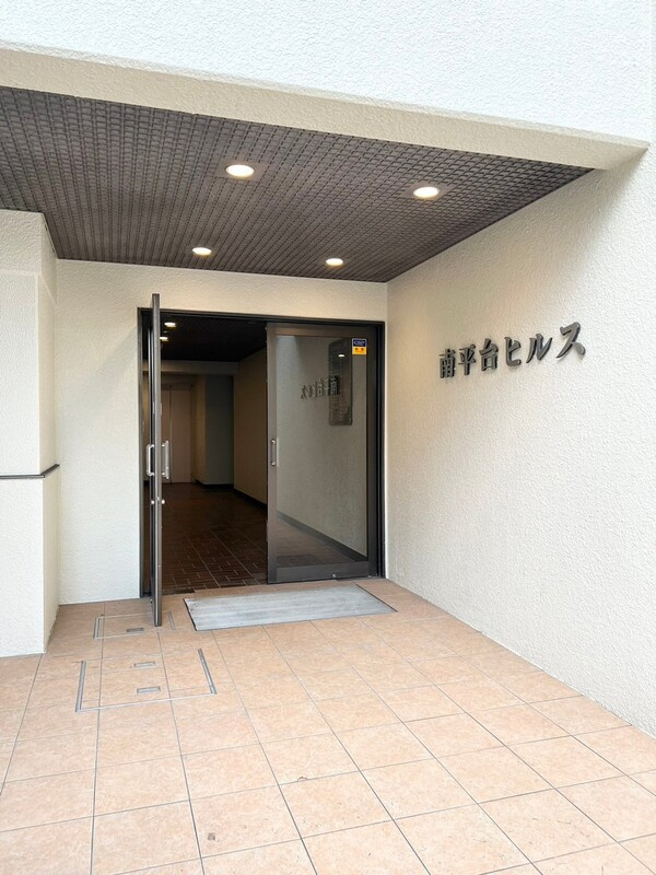 南平台ヒルスのエントランス|ゆとりのあるエントランスです