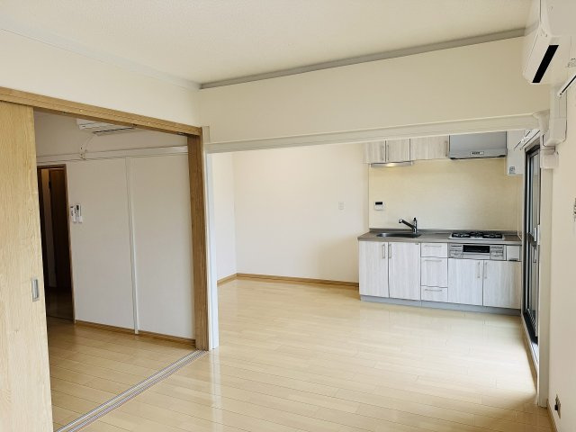 八王子狭間住宅１号棟の内装|～13.6帖の明るいLDKで、家族団欒の時間をお過ごしいただけます～