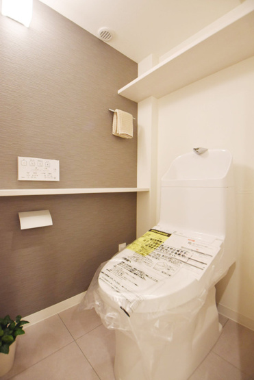 【トイレ】 | ジョイフル門前仲町第2 | トイレはもともと個人の領域である自宅の中でも、最もプライベートな空間です。だからこそ、ほしい「落ち着き」がここにあります。～即日のご見学可能～　お問合せはお気軽にどうぞ。
