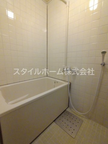 ユトリロ前田南の浴室