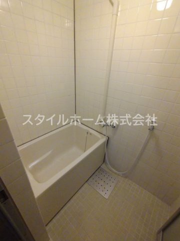 ユトリロ前田南の浴室